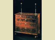 Late 17th Century William and Mary period oyster veneered chest of drawers
